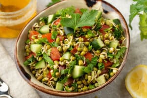 Sprouts Salad:రుచికరమైన మొలకల సలాడ్ ను ఇలా చేసి తినండి
